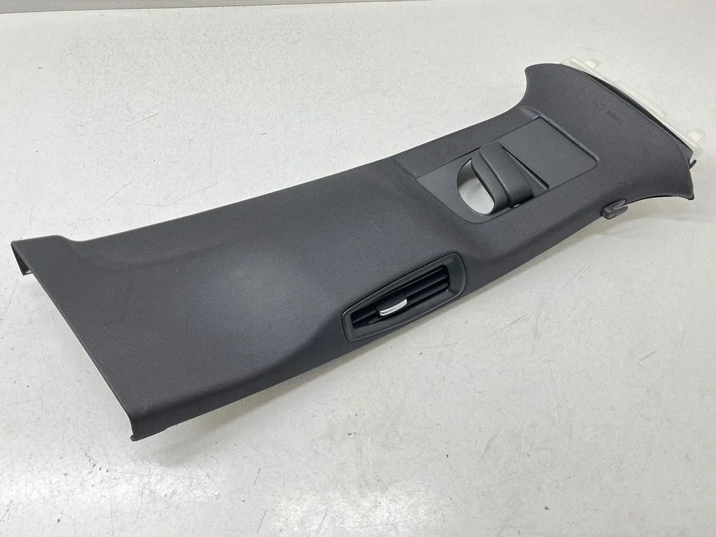 (B) piilari kate (ülemine) – Volvo S60 (2018-)