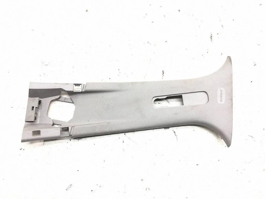 (B) statņa apdare (augšējā) – Renault Megane III (2009-2016)