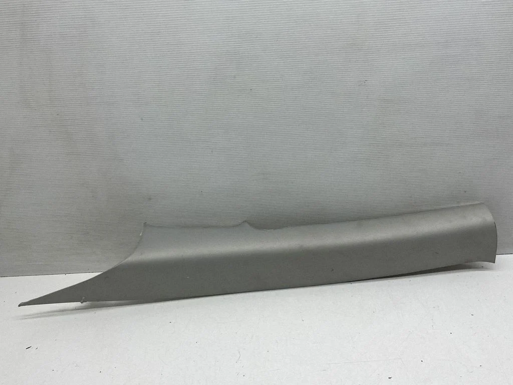 (C) pillar trim – Tesla Model Y (2020-)