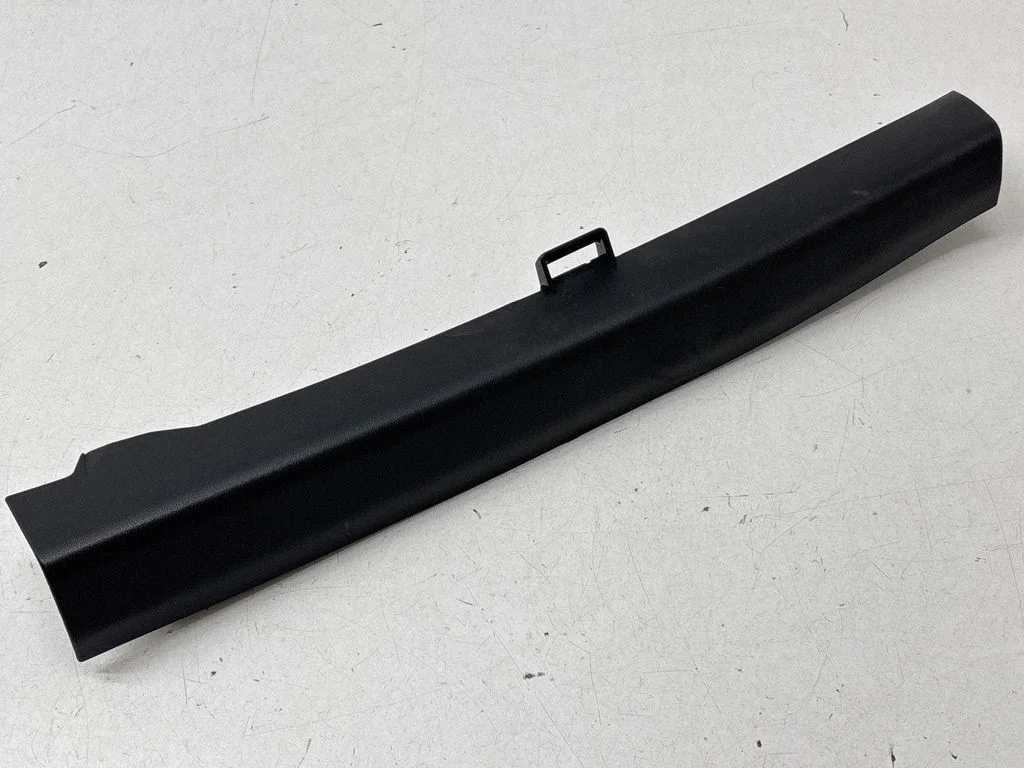 (D)pillar trim (top) – Volvo S90, V90 (2016-)