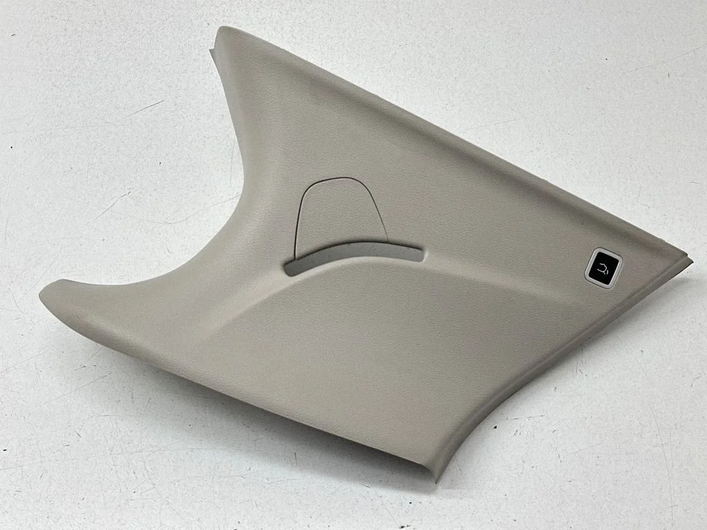 (D)pillar trim (top) – Chrysler Pacifica (2017-)
