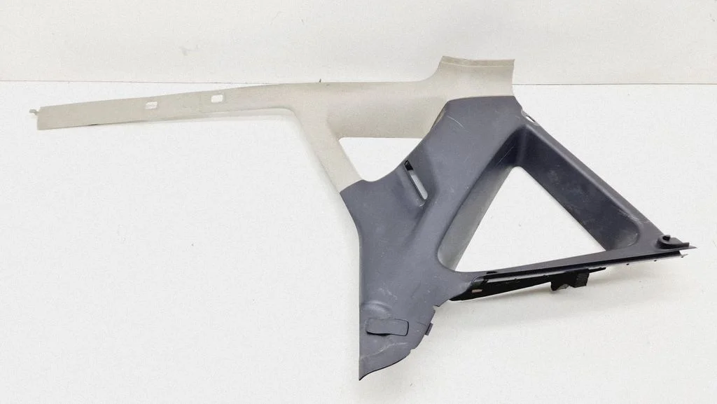 (D)pillar trim (top) A1686905425