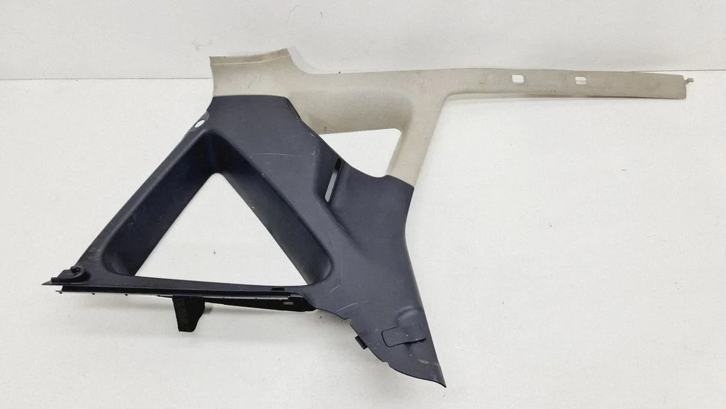 (D)pillar trim (top) A1686905325