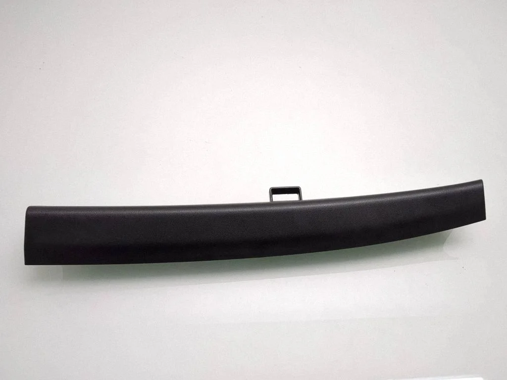 (D)pillar trim (top) – Volvo S90, V90 (2016-)