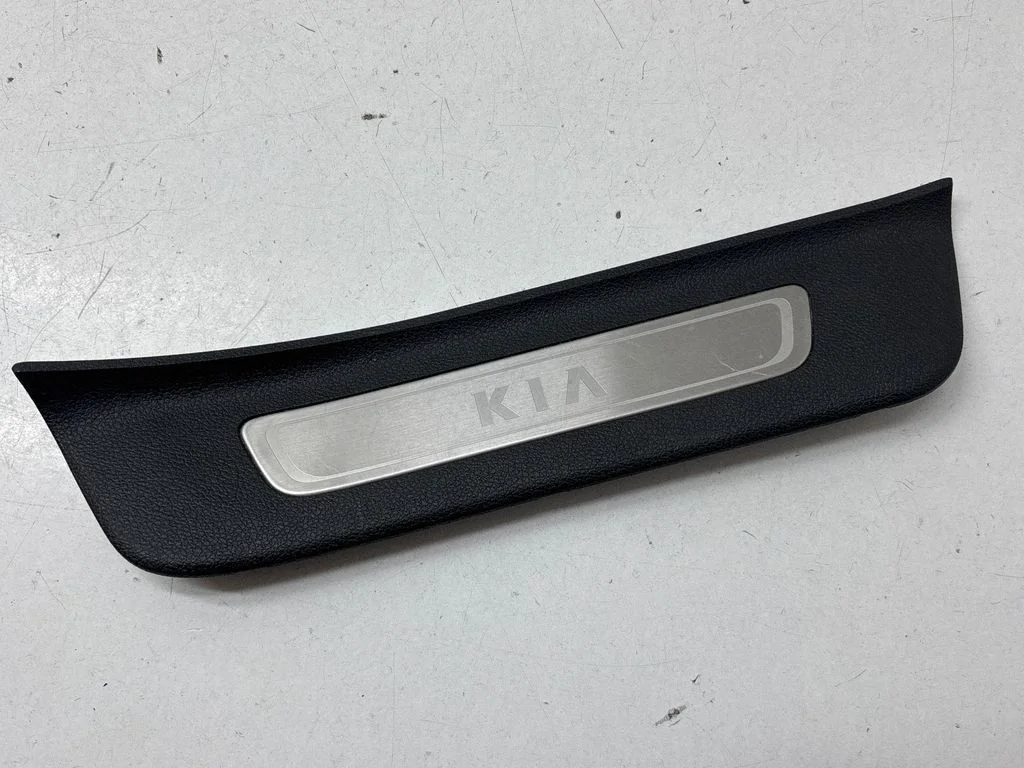 Rear sill trim cover 85888D4500