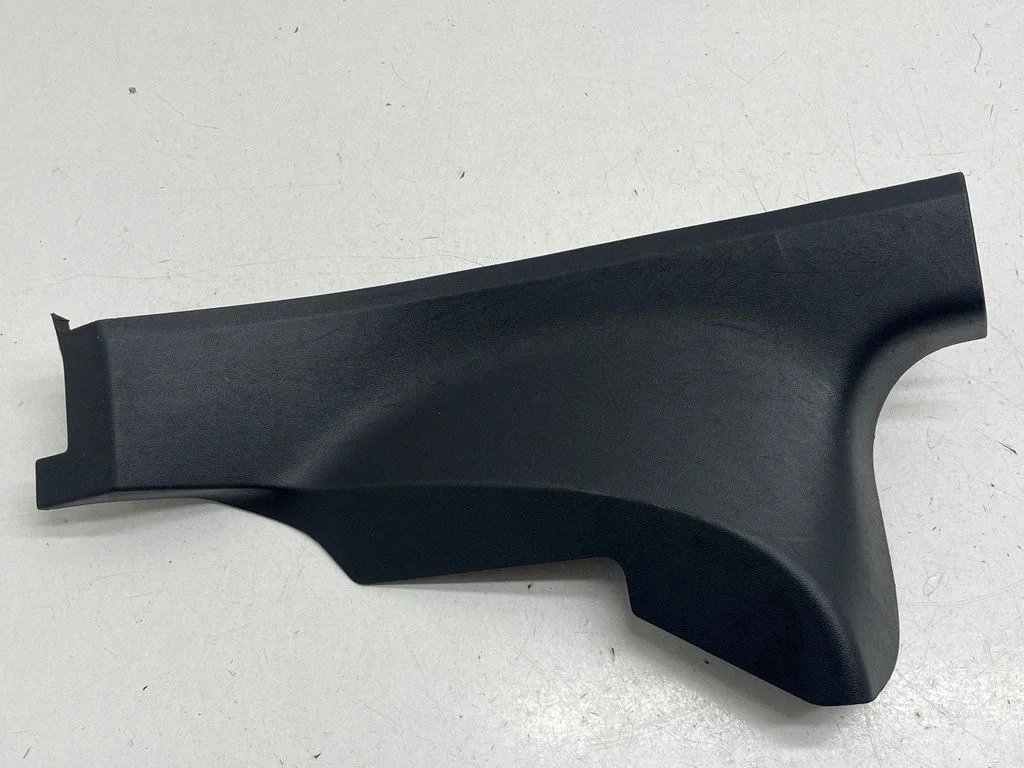 Tagalävise kate (sisemine) – Tesla Model Y (2020-)