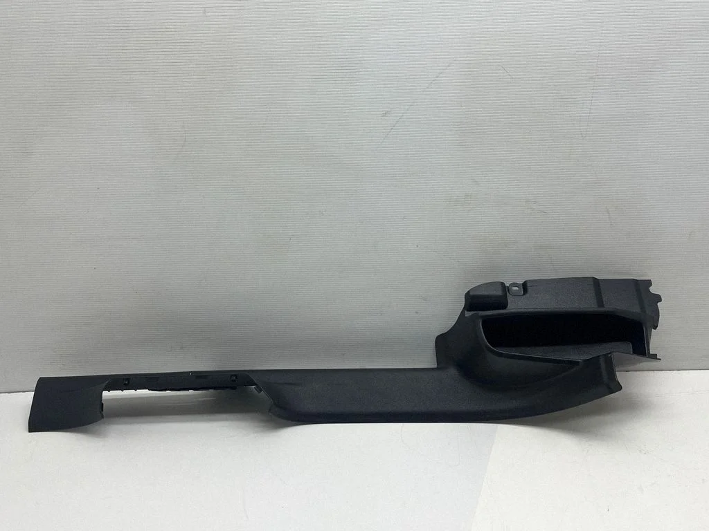 Aizmugurējā sliekšņa apdare (iekšējā) 83A853905