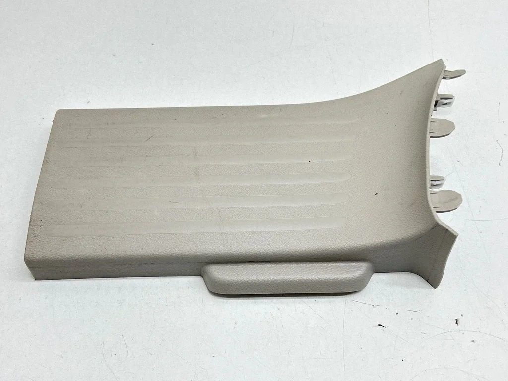 Rear sill trim cover 5SP27PD2AF