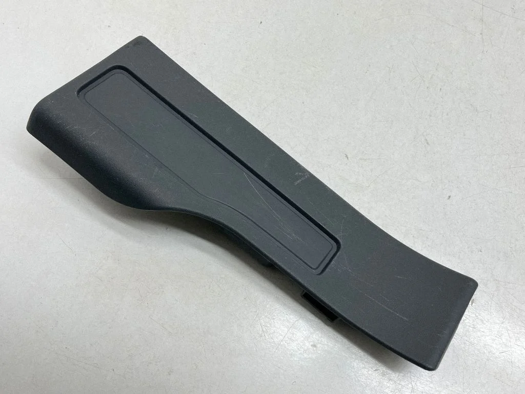 Aizmugurējā sliekšņa apdare (iekšējā) BJ3213244AEW