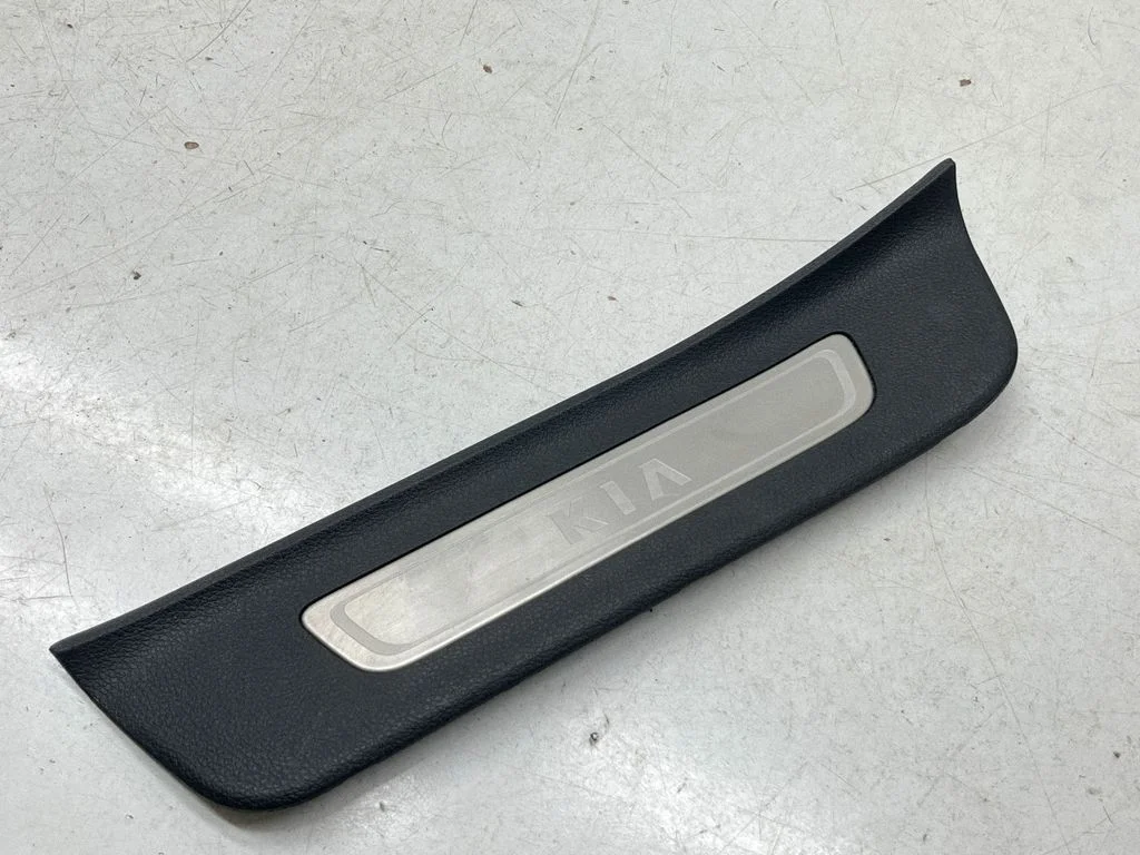 Aizmugurējā sliekšņa apdare (iekšējā) 85878D4500