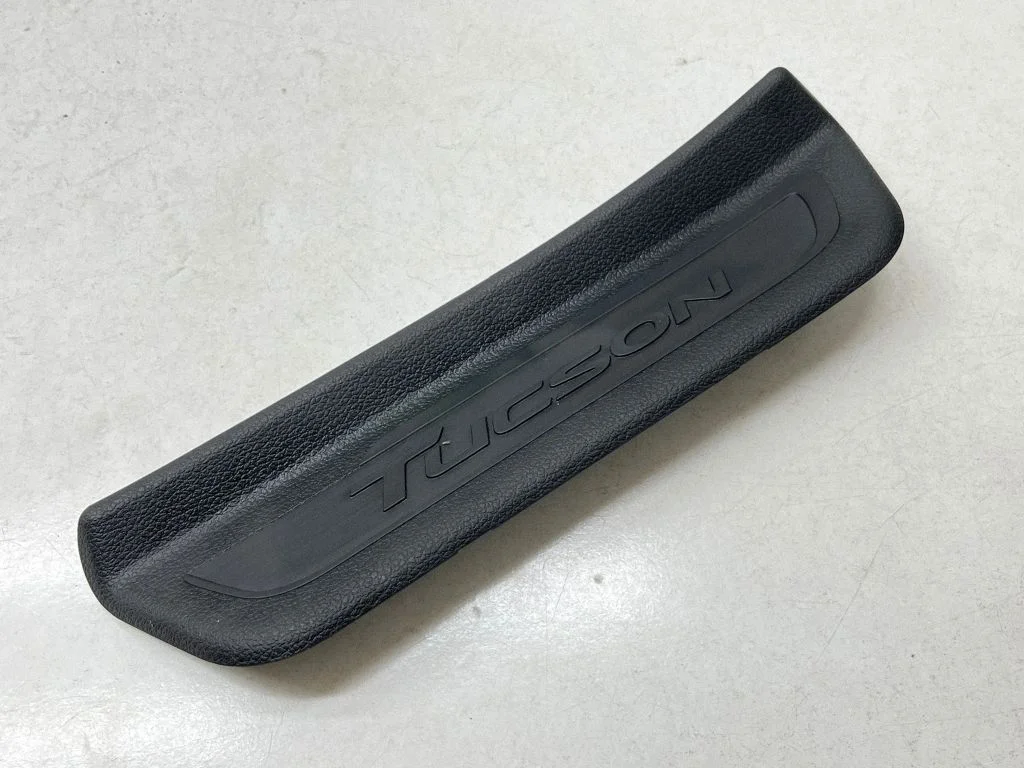 Rear sill trim cover 85878D7000