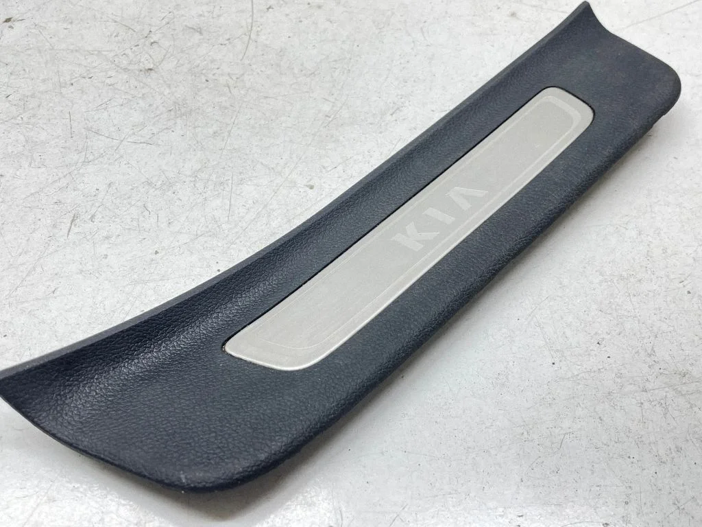 Rear sill trim cover 85888D4500