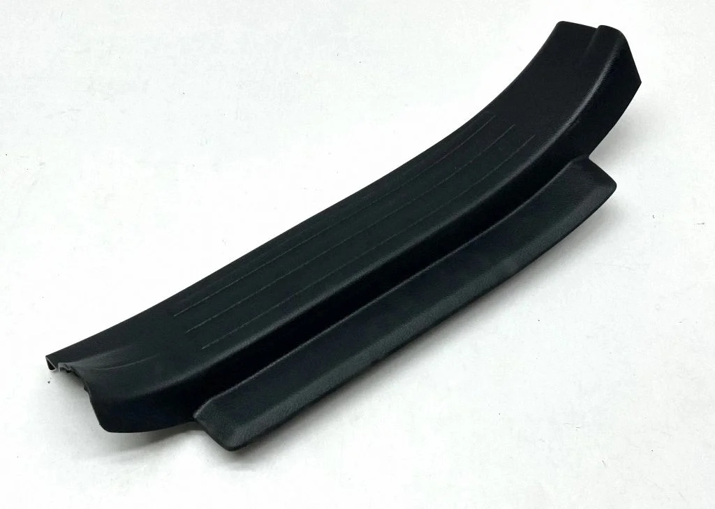 Rear sill trim cover 6794035010