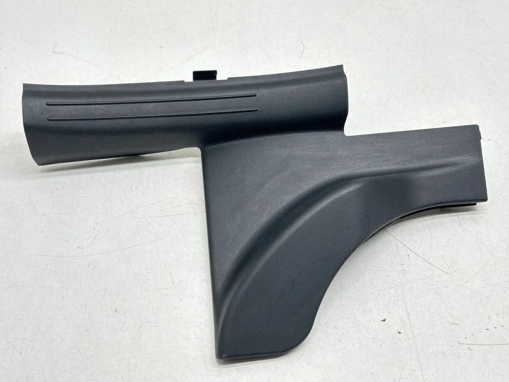 Aizmugurējā sliekšņa apdare (iekšējā) 85886N7000