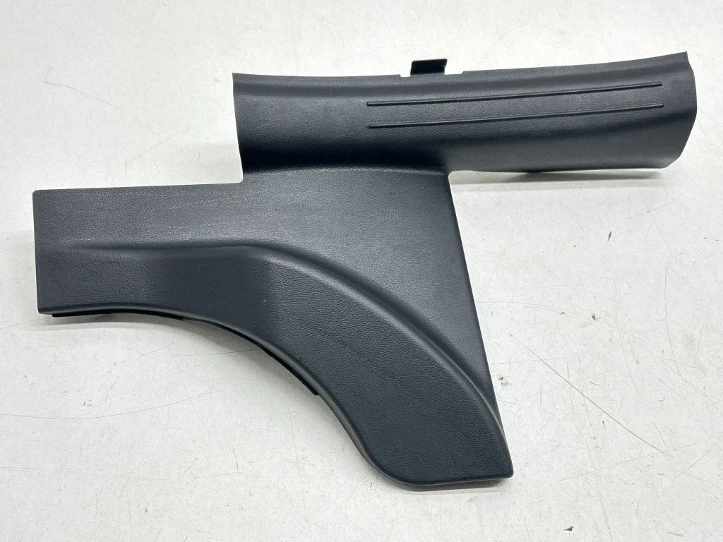 Aizmugurējā sliekšņa apdare (iekšējā) 85876N7000