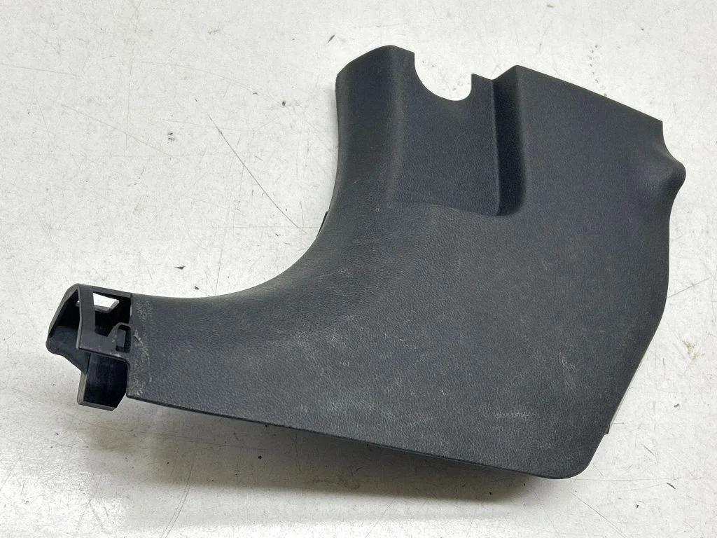 Foot area side trim 85825D4000