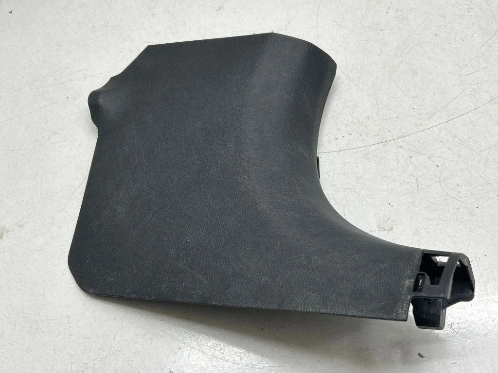 Foot area side trim 85826D4000