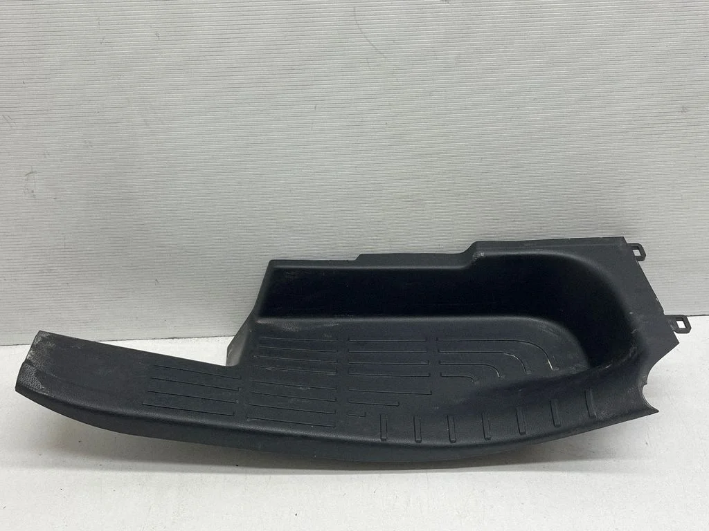 Priekšējā sliekšņa apdare (iekšējā) 679180E090