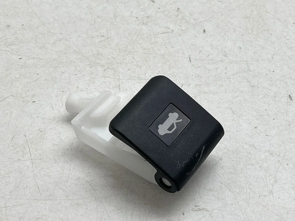 Motora pārsega atvēršanas rokturis – Toyota Land Cruiser (J150) (2009-)