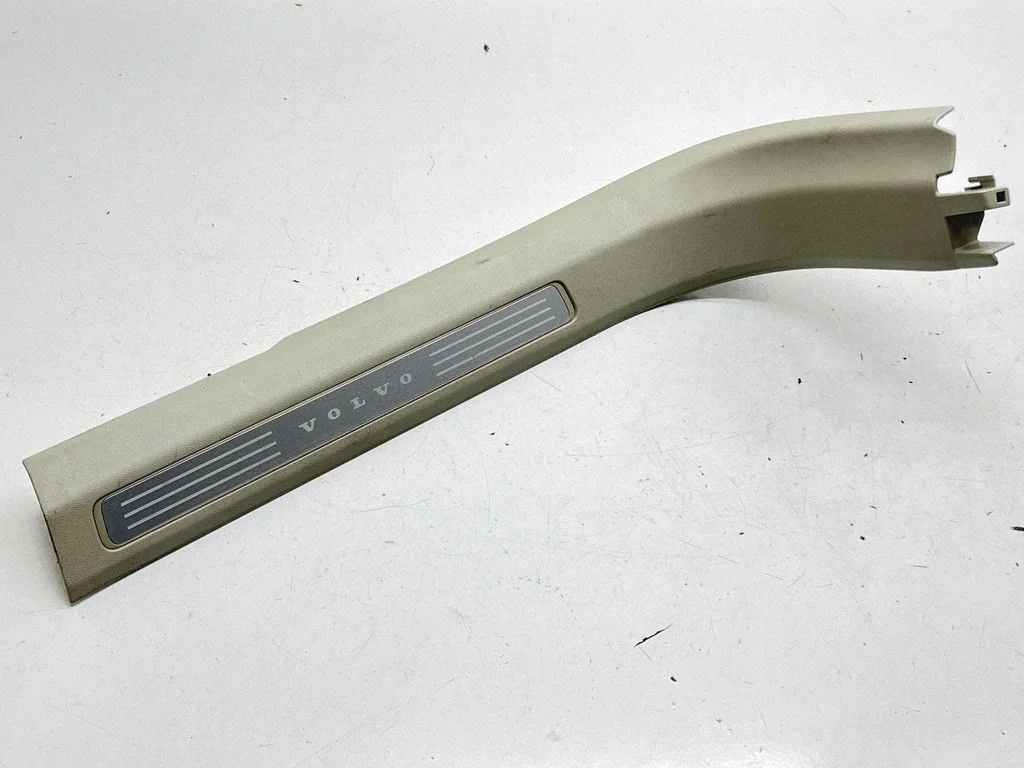 Front sill trim cover 31448015