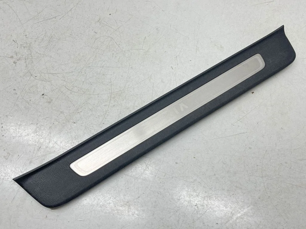 Priekšējā sliekšņa apdare (iekšējā) 85883D4500