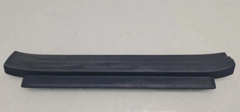 Front sill trim cover 6792060040