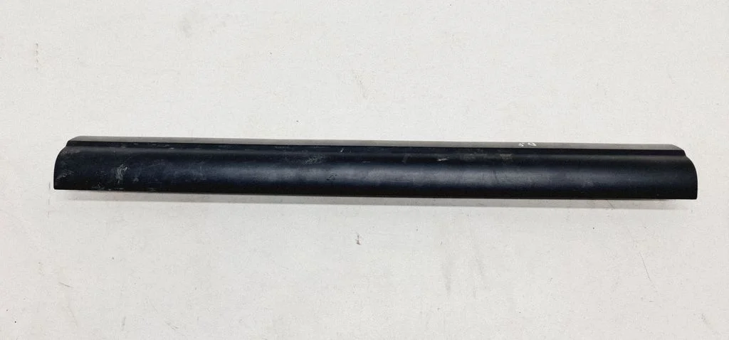 Front sill trim cover – BMW 5 Series E60 E61 (2004-2010)