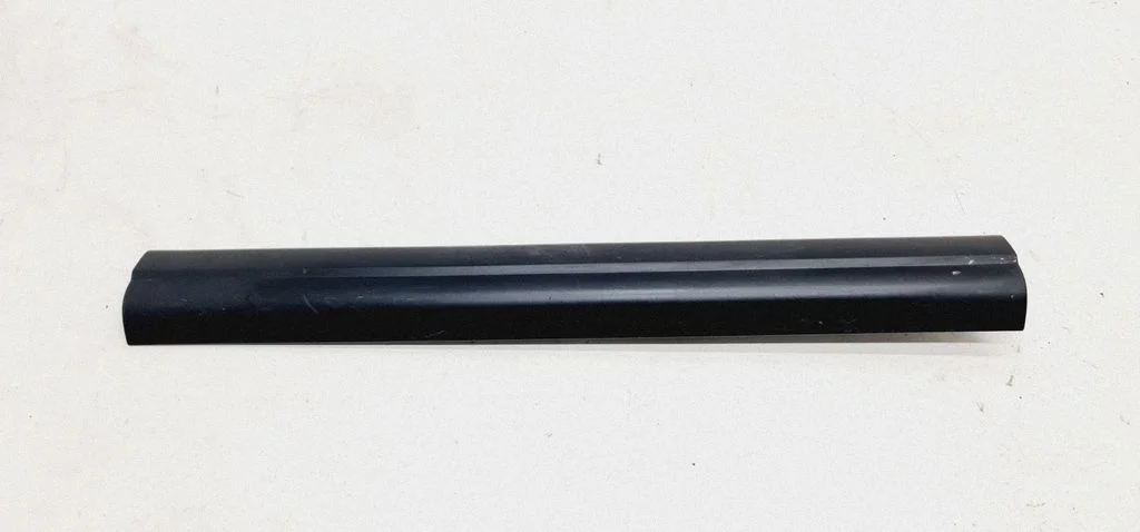 Front sill trim cover – BMW 5 Series E60 E61 (2004-2010)