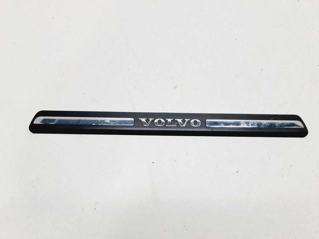 Front sill trim cover 8659960
