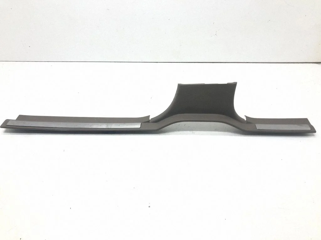 Front sill trim cover EMG500500