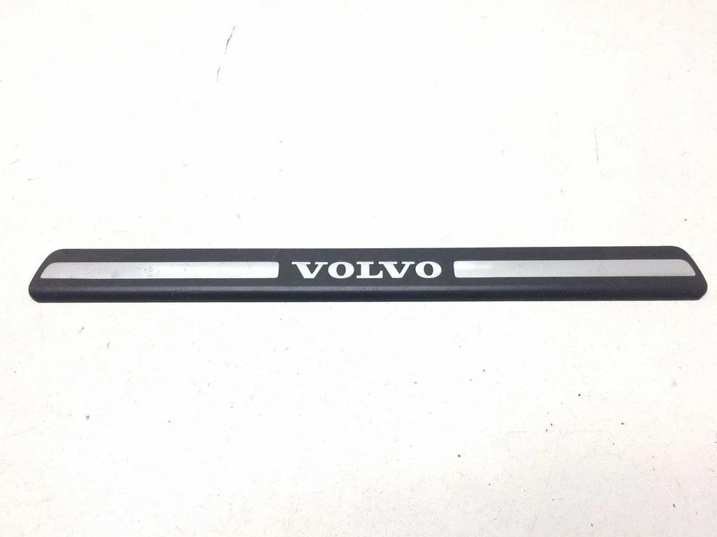 Front sill trim cover 8659960