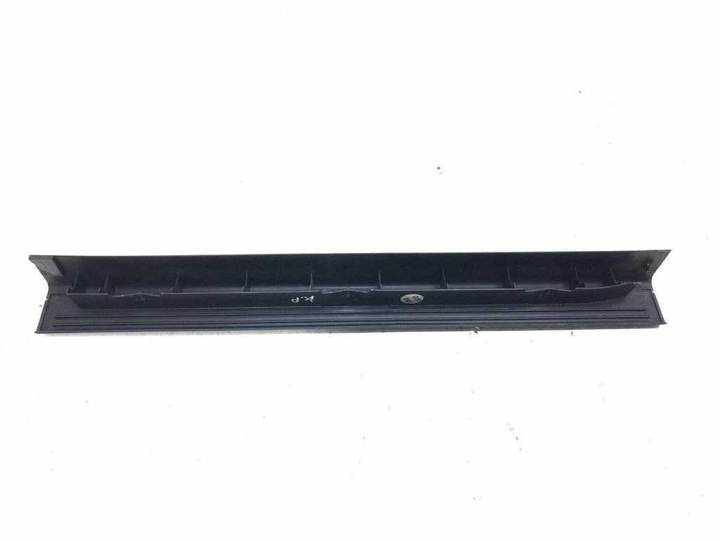 Priekšējā sliekšņa apdare (iekšējā) – Mercedes-Benz C klase AMG W204 (2007-2014)