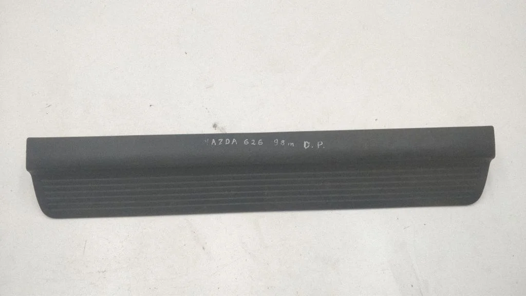 Front sill trim cover GE4T68710