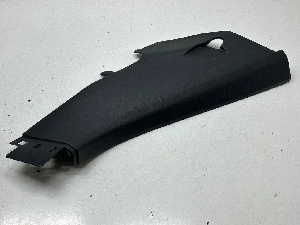 Sānu apdare pie aizmugurējā sēdekļa (apakšā) 7P0867766D