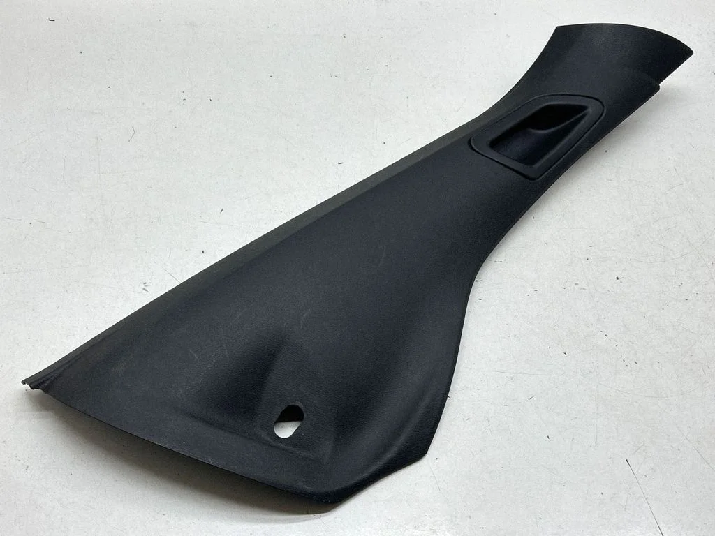 Sānu apdare pie aizmugurējā sēdekļa (apakšā) 7154838