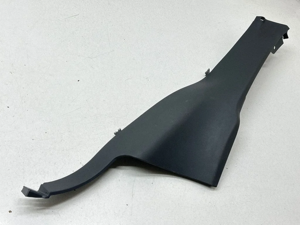 Sānu apdare pie aizmugurējā sēdekļa (apakšā) BJ3231070AEW