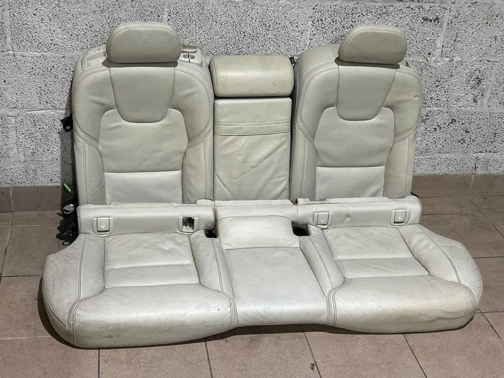 Rear seat 39842319