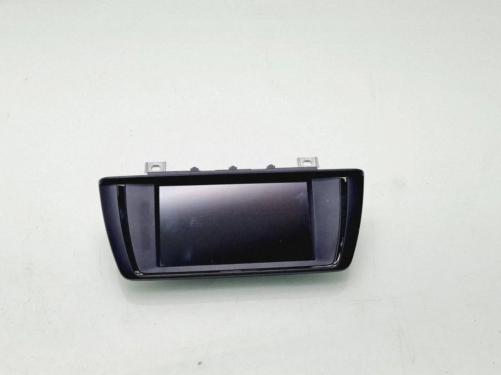 Ekraan / kuvar / väike ekraan – BMW 3-seeria F30 F35 F31 (2012-2018)