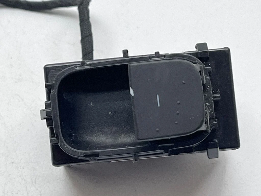 Elektrisko logu slēdzis 108103802F