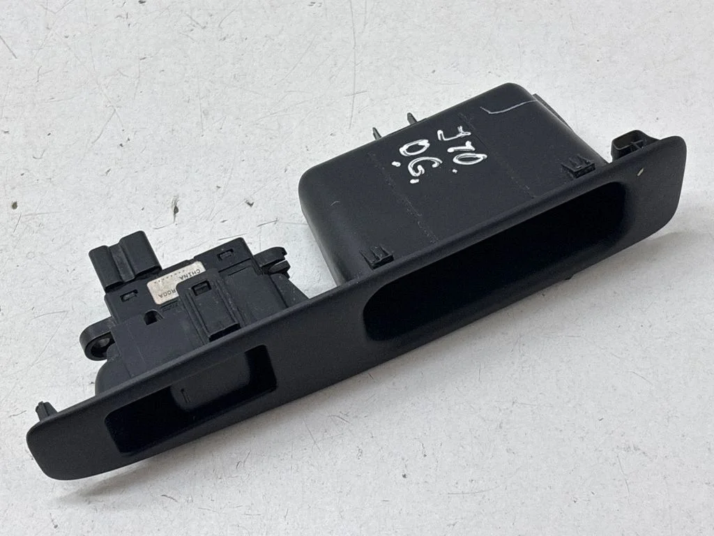 Przełącznik szyb elektrycznych 82950JD000