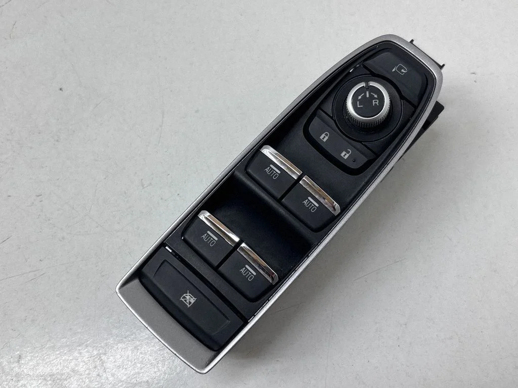 Elektrisko logu slēdzis 83071AN00B