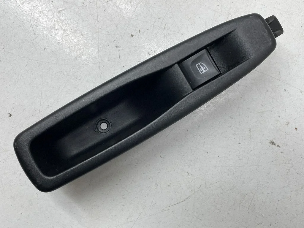 Electric window control switch 829614619R – Renault Captur (2013-2020)