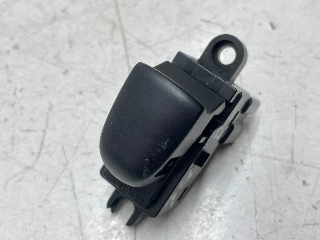 Elektrisko logu slēdzis – Nissan Juke I F15 (2010-2018)