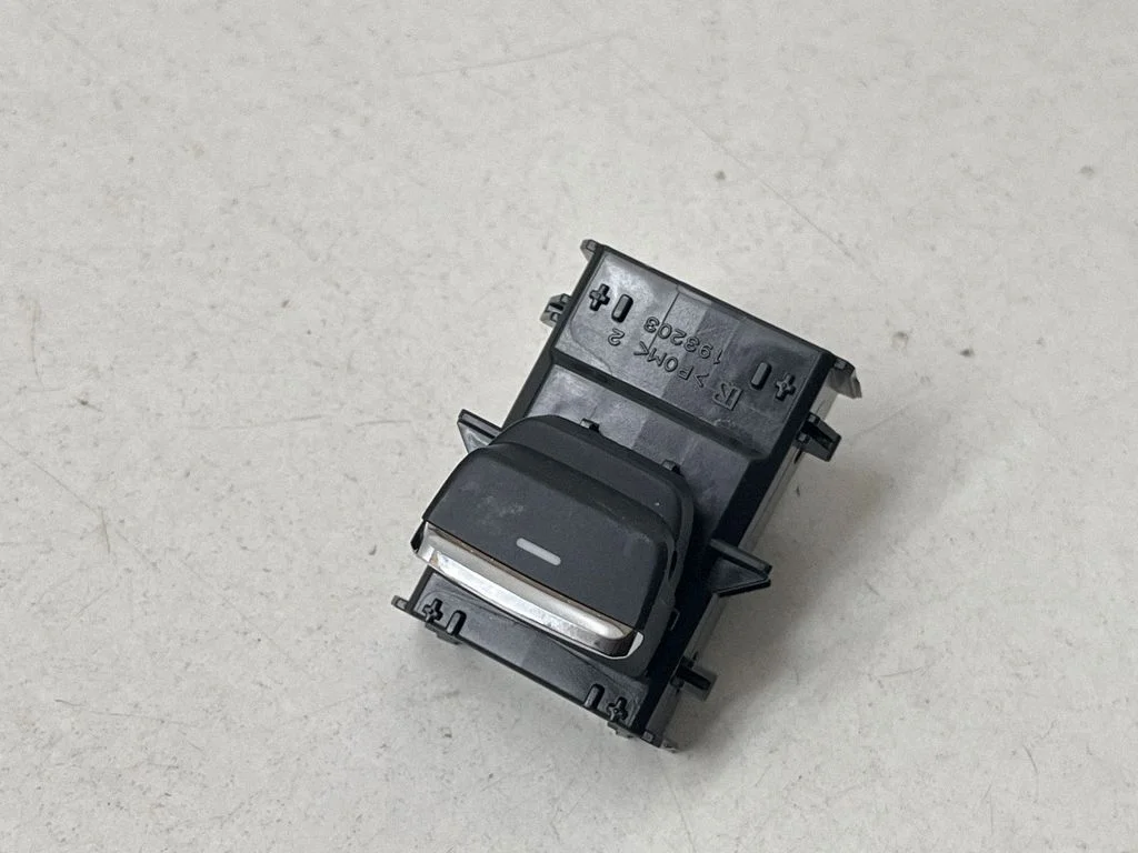 Electric window control switch 83071FN30A