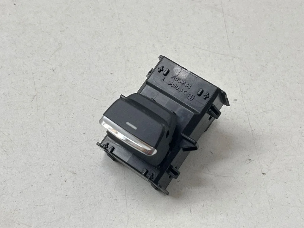 Electric window control switch 83071FN30A