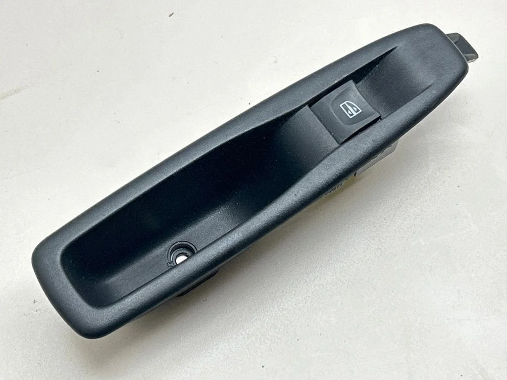 Electric window control switch 829614619R – Renault Captur (2013-2020)