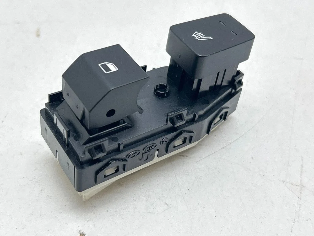 Elektrisko logu slēdzis 93581CV040