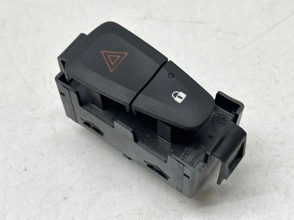Hazard light switch – Renault Megane III (2009-2016)