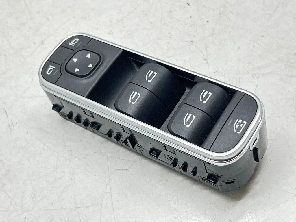 Elektrisko logu slēdzis A1679050001