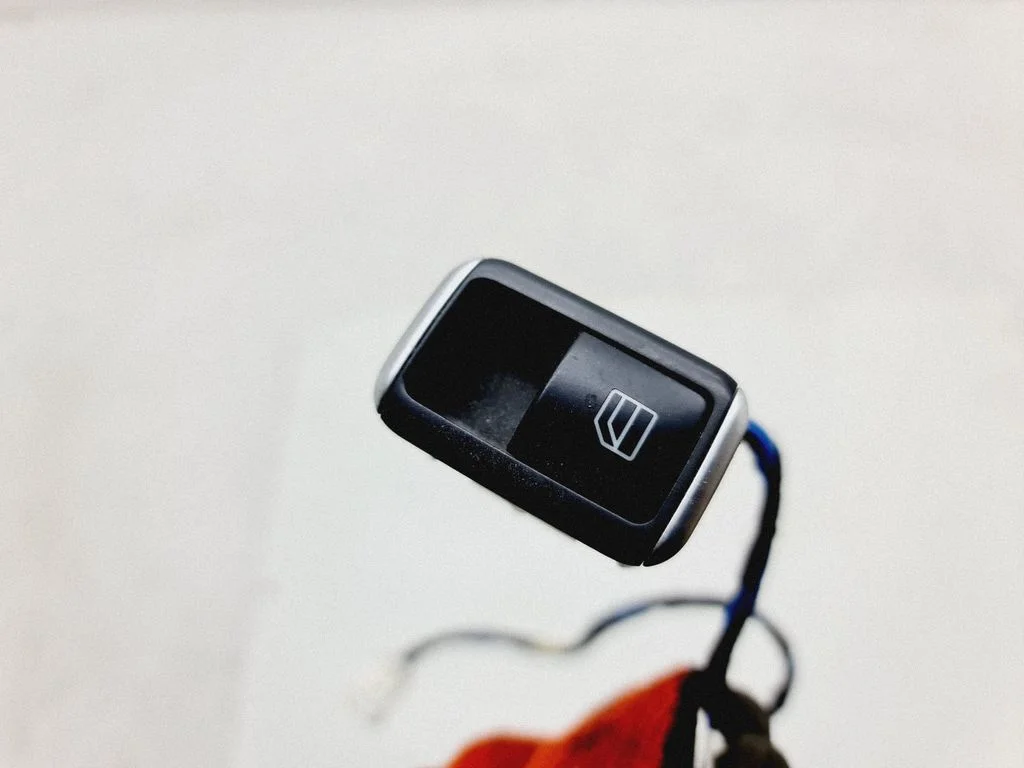 Elektriaknate lüliti A2049058102